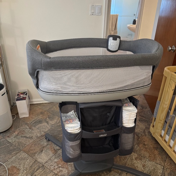 Chicco Other - Chicco Close to You 3-in-1 Bedside Bassinet Grey